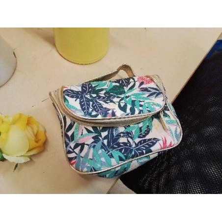 TROUSSE DE TOILETTE 
