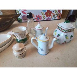 OBJET EN PORCELAINE 