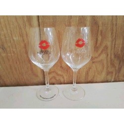 LOT DE 4 VERRES A VIN