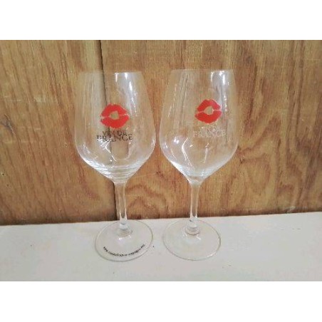 LOT DE 4 VERRES A VIN
