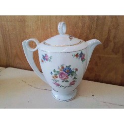 THÉIÈRE EN PORCELAINE 