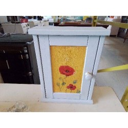 PORTE CLÉ GRIS MOTIF FLORAL 
