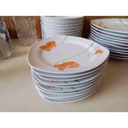 LOT DE 1O ASSIETTES À DESSERT TRIANGULAIRES MOTIF FLORAL 