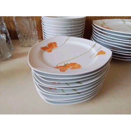 LOT DE 1O ASSIETTES À DESSERT TRIANGULAIRES MOTIF FLORAL 