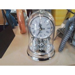 PETITE HORLOGE SOUS CLOCHE 