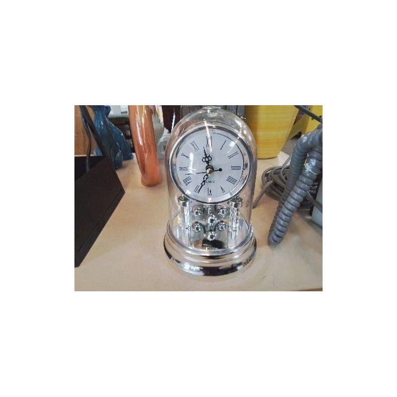 PETITE HORLOGE SOUS CLOCHE 