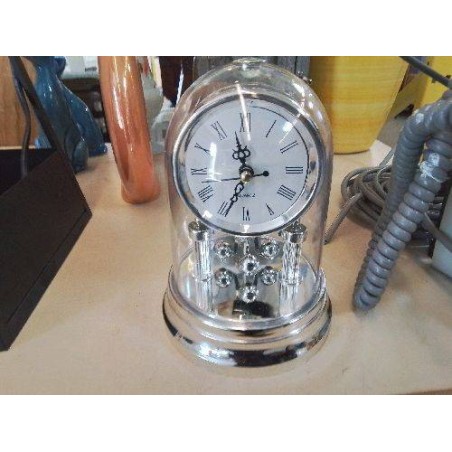PETITE HORLOGE SOUS CLOCHE 