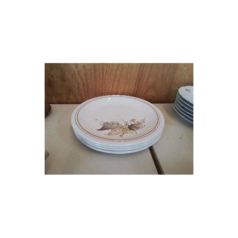 LOT DE 4 ASSIETTES 