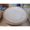 PLAT BLANC BORDURE DORÉ EN PORCELAINE 