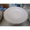 PLAT BLANC BORDURE DORÉ EN PORCELAINE 