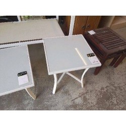 PETITE TABLE DE JARDIN CARRÉE
