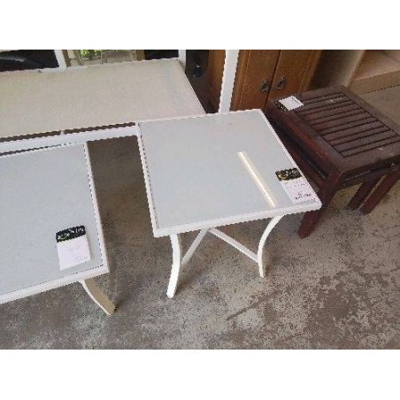 PETITE TABLE DE JARDIN CARRÉE