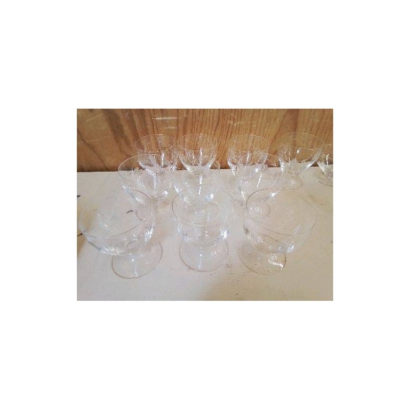 GRAND VERRE EN CRISTAL AVEC MOTIF