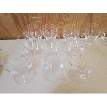 GRAND VERRE EN CRISTAL AVEC MOTIF