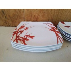 LOT DE 4 ASSIETTES CARRÉ MOTIF FLORAL