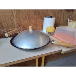WOK AVEC COUVERCLE 