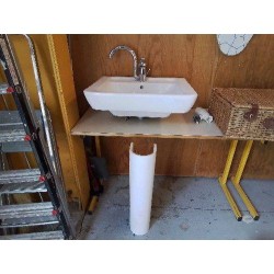 LAVABO AVEC SA COLONNE 
