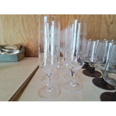 VERRE EN CRISTAL MOTIF FLORAL 