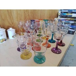 VERRES À PIED COLORÉ 