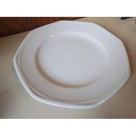 PLAT EN PORCELAINE 