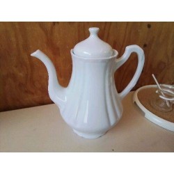 THÉIÈRE EN PORCELAINE 