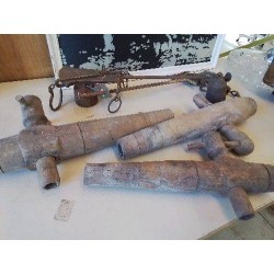 ROBINET EN BOIS ANCIEN 