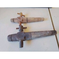 ANCIEN PETIT ROBINET EN BOIS 