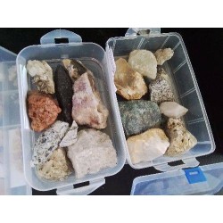 BOITE DE MINERAUX