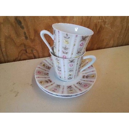 LOT DE 2 TASSES A CAFE 