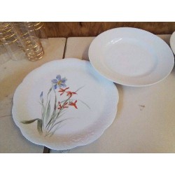 PLAT EN PORCELAINE 