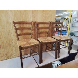 CHAISE RUSTIQUE PAILLÉE 