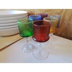 LOT DE 6 VERRES A LIQUEUR COLORÉ 