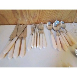 LOT DE  COUVERTS
