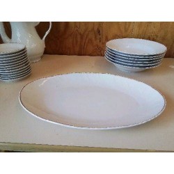 PLAT BLANC EN PORCELAINE BORDURE DORÉ 