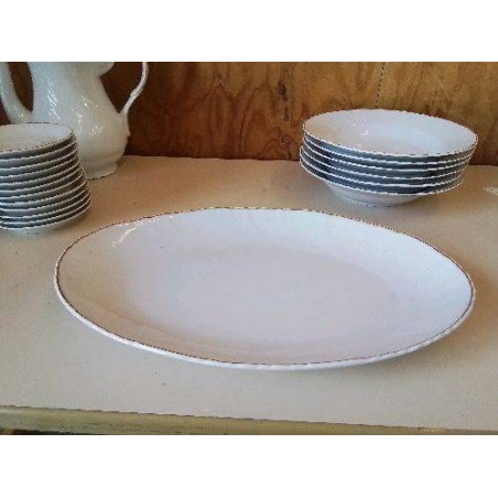 PLAT BLANC EN PORCELAINE BORDURE DORÉ 
