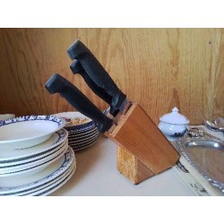 LOT DE 4 COUTEAUX 