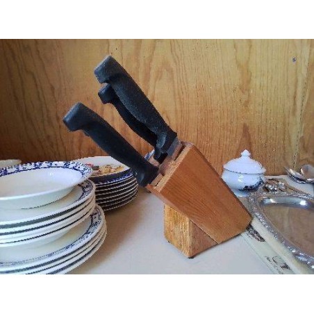 LOT DE 4 COUTEAUX 