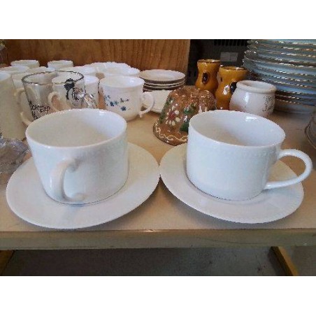 TASSE AVEC SA SOUCOUPE 
