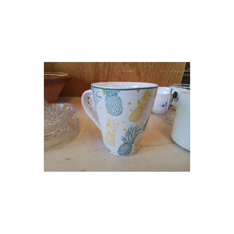 TASSE AVEC ANANAS 