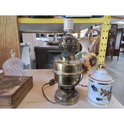 LAMPE À HUILE EN LAITON TRANSFORMÉ 