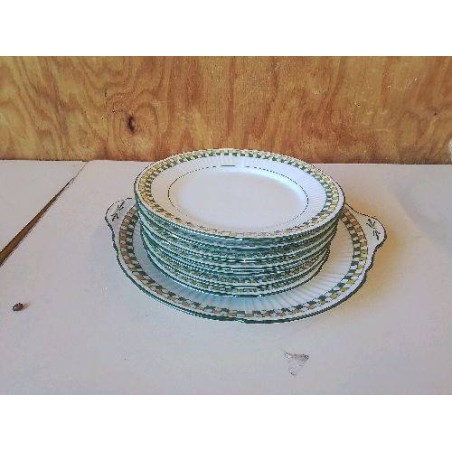 SERVICE À DESSERT VERT MOTIF CARRÉ ( PLAT+7 ASSIETTES )