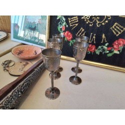 LIT DE 5 VERRE À LIQUEUR EN METAL ARGENTÉ 