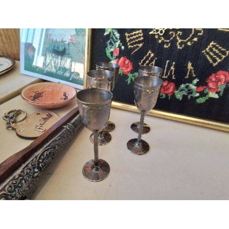 LIT DE 5 VERRE À LIQUEUR EN METAL ARGENTÉ 