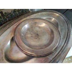 ASSIETTE EN METAL ARGENTÉ 