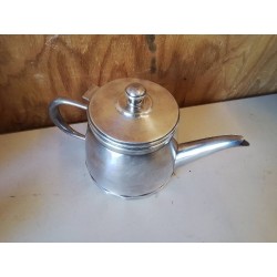 CAFETIÈRE EN METAL BLANC