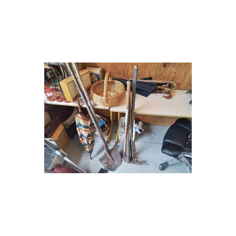OUTILS DE JARDINAGE 