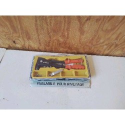 PINCE À RIVETER 