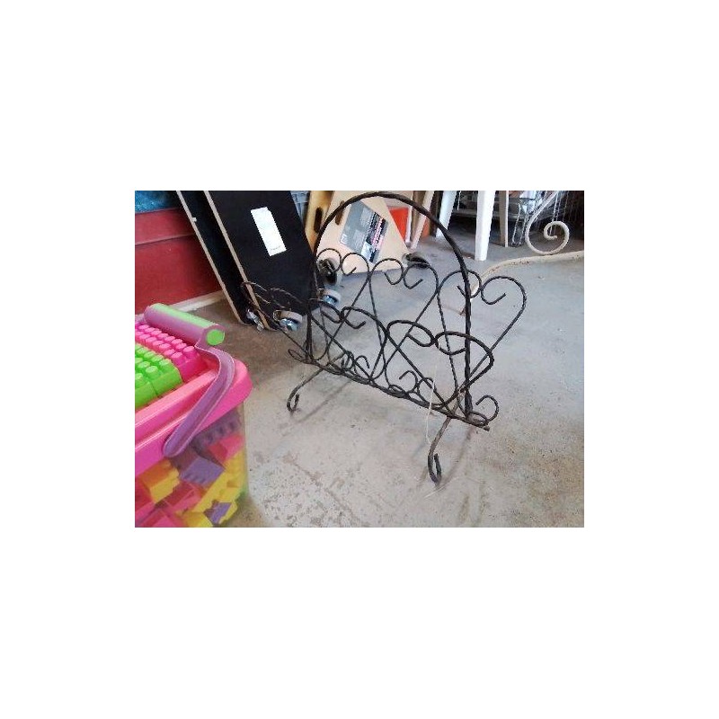 PORTE REVUE EN FER FORGÉ