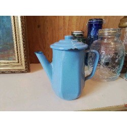 CAFETIÈRE EN TAULE ÉMAILLÉ BLEU 