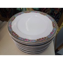 LOT D\'ASSIETES PLATES PORCELAINE MOTIF FLORAL